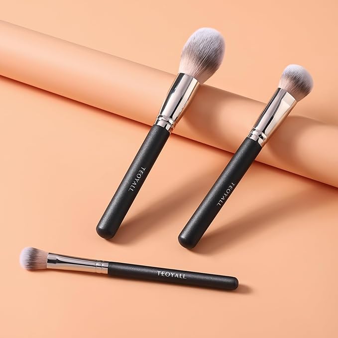 TEOYALL Oval Blush Brush, Ultra Plush Fluffy Synthetic Bristles Powder Brush for Contour Bronzer Cheek with Loose Powder