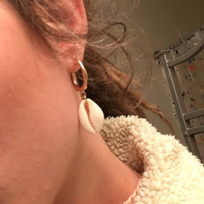 Natural Cowrie Shell Earrings Gold Boho Dangle Shell Drop Pendant Wedding Earrings Summer Beach Earrings Bridal Jewelry Gifts for Women and Girls