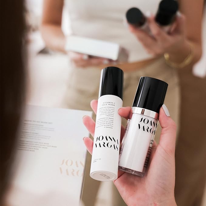 Joanna Vargas Vitamin C Face Wash for Women – Hydrating Daily Facial Cleanser with Witch Hazel, Hyaluronic Acid & Galactoarabinan – Gentle Clarifying Face Wash for Dry or Dull Skin – 120ml