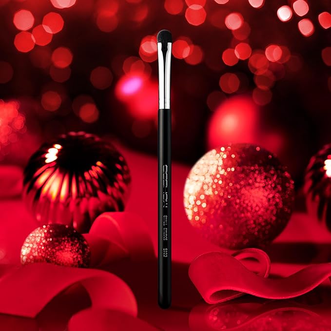 Curved Smudge Eyeshadow Brush, EIGSHOW Small Round Top Blending Eye Shadow with Synthetic Bristles for Smokey Cat Eye Makeup (E832)