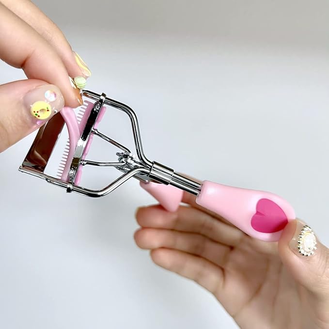 2 Pcs Stainless Steel Eyelash Curler with Built-in Comb Pinch Pain-Free Suitable for Any Eye Shapes and Sizes, with 4 Silicone Refill Pads（Black&Light Pink）