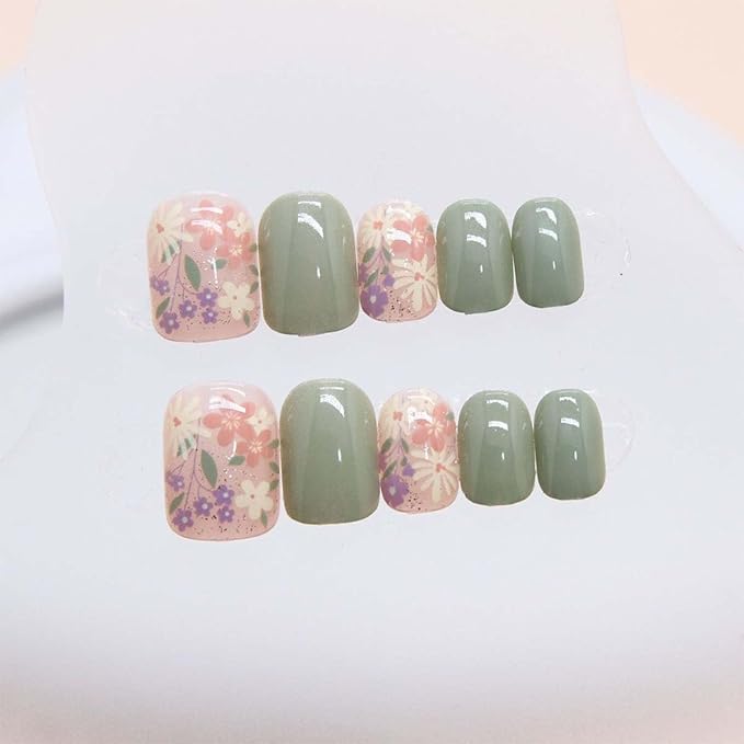 Square Press on Nails Short Fake Nails Green False Nails with Flower Design Floral Acrylic Nails Full Cover Artificial Nails Stick on Nails Glue on Nails for Women Manicure Art 24Pcs