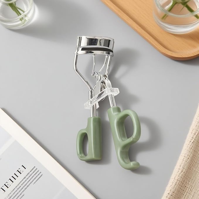 Professional Eyelash Curler,1 Count Eyelash Curlers, Eyelash Curler with Pads, Pain-Free Lash Curler with Non-Slip Handle, Gentle for Sensitive Eyes, Fits All Eye Shapes (Green)
