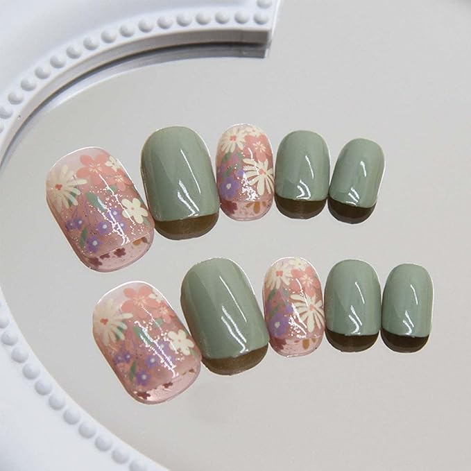 Square Press on Nails Short Fake Nails Green False Nails with Flower Design Floral Acrylic Nails Full Cover Artificial Nails Stick on Nails Glue on Nails for Women Manicure Art 24Pcs