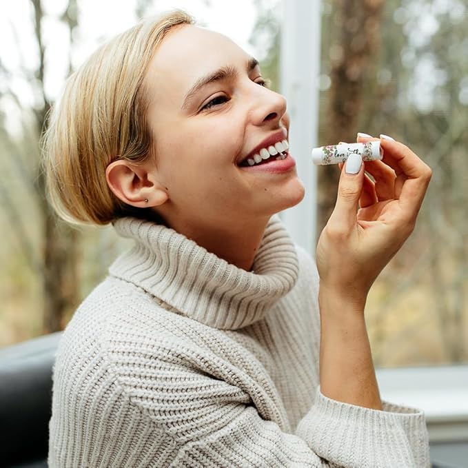 OLYCRAFT 100Pcs 4 Styles Pink Rose Lipstick Tag Stickers Vintage Lip Balm Label Sticker 2.1x1.7 inch/54x44mm Self Adhesive Border Lipstick Labels for Lip Balm Container Tubes Wrapping Decorations