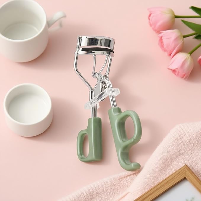 Professional Eyelash Curler,1 Count Eyelash Curlers, Eyelash Curler with Pads, Pain-Free Lash Curler with Non-Slip Handle, Gentle for Sensitive Eyes, Fits All Eye Shapes (Green)