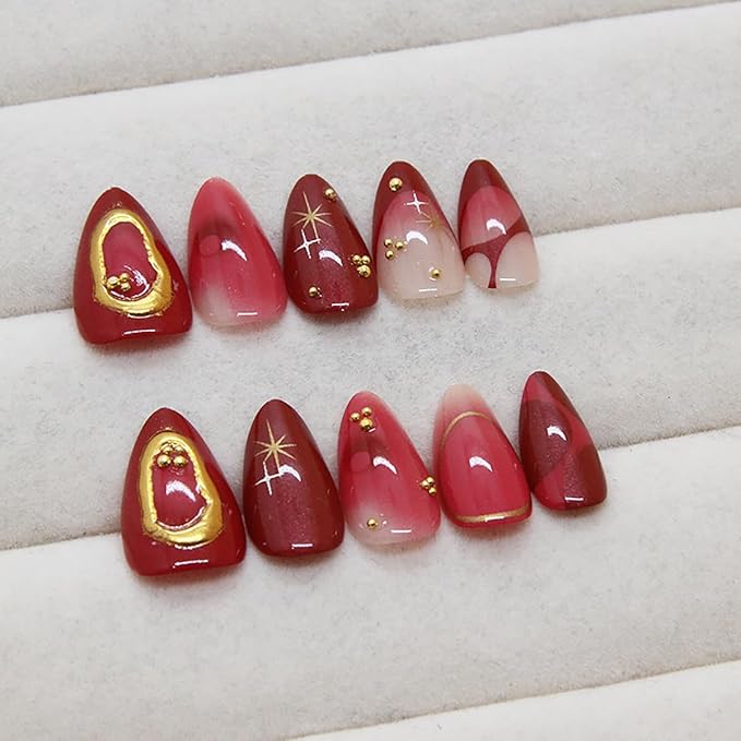 24Pcs Red Press on Nails Short Almond Fake Nails Bead Stars with 3D Texture Gold Design Full Cover Artificial Chrome Glue on Nails Handmade Press Ons French Tip False Nails for Women Acrylic Nails