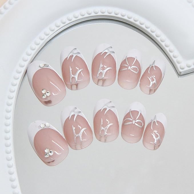24Pcs French Tip Press on Nails Short Almond Fake Nails Silver Bow Glossy Design White French Full Cover Stick on Nails Artificial Glue on Nails for Women Nail Decorations kit