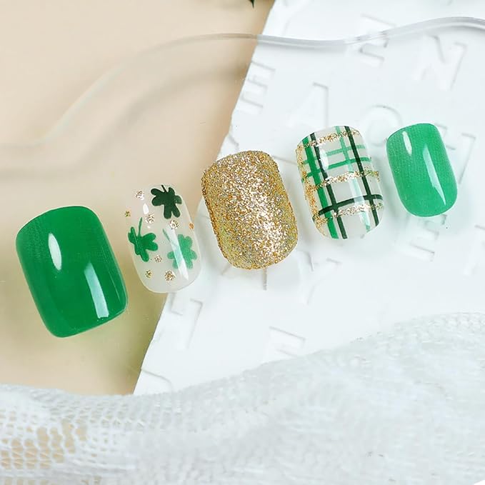 24Pcs St. Patrick's Day Press on Nails Short Square Fake Nails Green Shamrock Design Gold Glitter Artificial Nails Full Cover Glue on Nails Irish False Nails Stick on Nails for Women Acrylic Nails