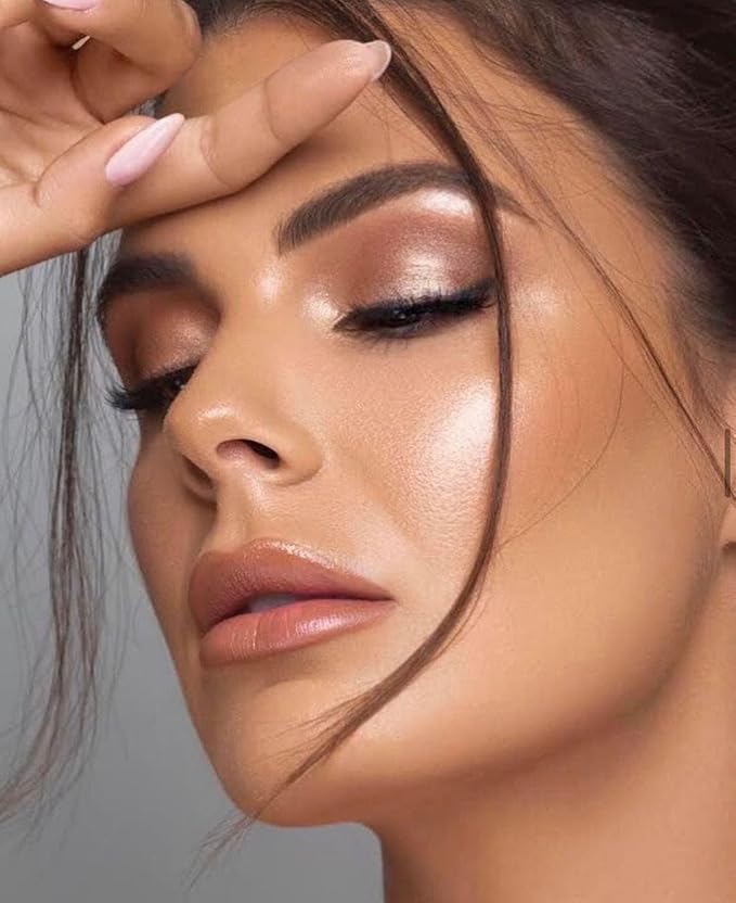 Nude Envie - Cream Highlighter - Creamy Texture & Easy Application - Smooth, Buildable, Luminous Finish - Infused With Crushed Pearls - Mirror Compact - Vegan, Paraben-Free & Cruelty-Free - Golden