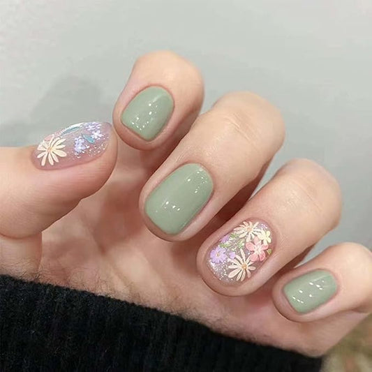 Square Press on Nails Short Fake Nails Green False Nails with Flower Design Floral Acrylic Nails Full Cover Artificial Nails Stick on Nails Glue on Nails for Women Manicure Art 24Pcs