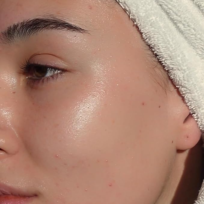 Lumene Nordic Hydra [Lahde] Intense Hydration Moisturizer - Lightweight Plumping Face Cream for Dry Skin - Enriched with Arctic Spring Water + Hyaluronic Acid for Instant Moisture (1.7 oz)