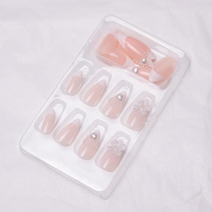 French Tip Press on Nails Short Almond Fake Nails Glossy Pearl False Nails with Heart Bow Charm Glue on Acrylic Nails Artificial Nails for Women Girls Manicure Art Decoration 24Pcs