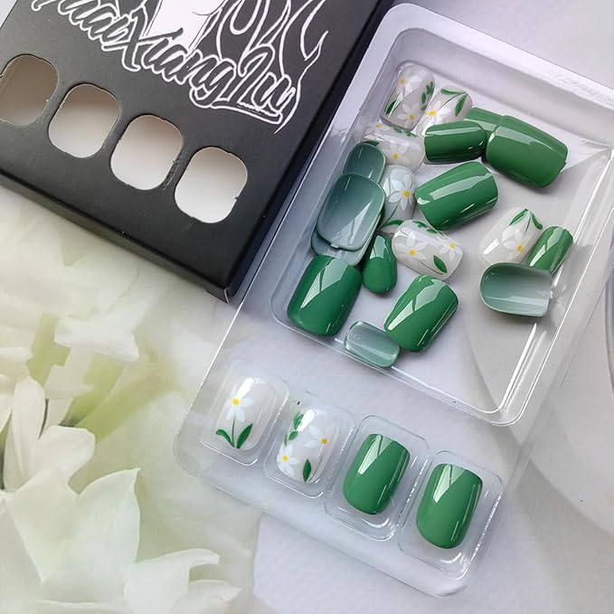 24Pcs Flower Press on Nails Short Square Fake Nails White Daisy Floral Acrylic Nails Green Glossy Full Cover False Nails Spring Summer Design Glue on Artificial Nails for Women Manicure Supplies