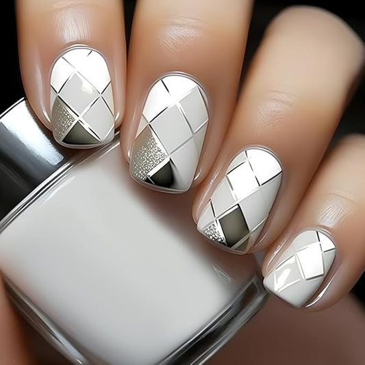 Silver Press on Nails Short Square Fake Nails Glossy White Acrylic Nails with Plaid Line Design Squoval False Nails Full Cover Glue on Nails for Women Girls Nails Decoration 24 Pcs