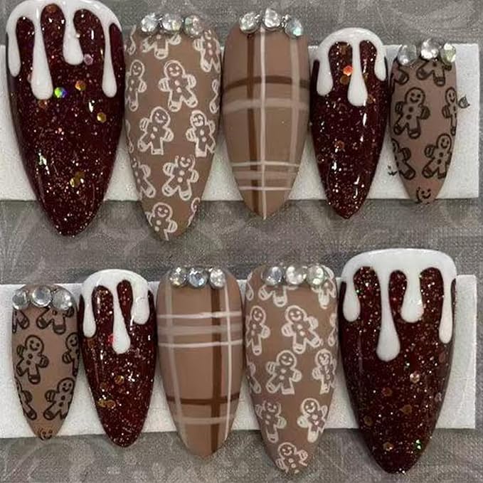 30Pcs Christmas Gingerbread Press on Nails Short Almond Fake Nails Matte Brown Xmas Cartoon Acrylic Nails with 3D Rhinestones Glitter Artificial False Nail Full Cover Glue on Nails for Women