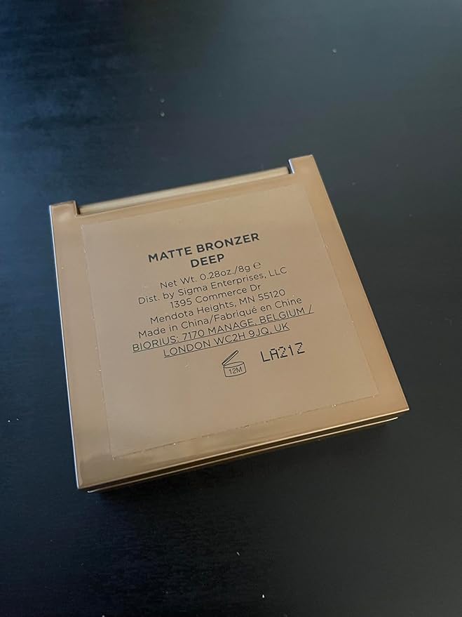 Sigma Beauty Matte Bronzer - Longwear Light Bronzer Powder with Matte Finish for Face - Achieving Natural, Sun Kissed Glow (Deep)