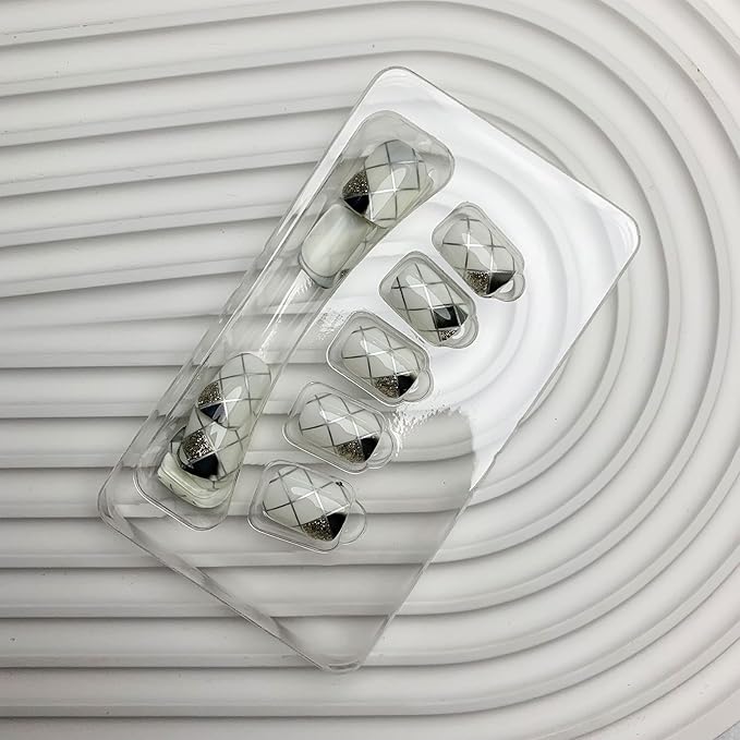 Silver Press on Nails Short Square Fake Nails Glossy White Acrylic Nails with Plaid Line Design Squoval False Nails Full Cover Glue on Nails for Women Girls Nails Decoration 24 Pcs