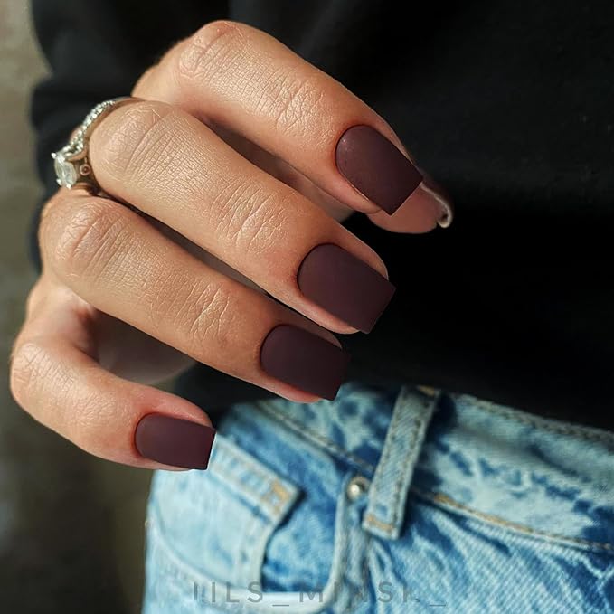 KQueenest Matte Maroon Brown Press on Nails Short Square, Acrylic Nails Press ons Natural Fake Nails Short Coffin Pure Color Soft Gel Glue on Nails for Women Fall Winter in 24 Pcs