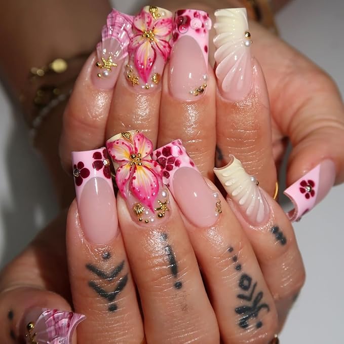 24Pcs Summer Press on Nails Medium Square Fake Nails with Pearl Rhinestones Designs Gold Starfish Seashell Glue on Nails 3D Flower Acrylic Nails Beach False Nails French Tip Stick on Nails for Women