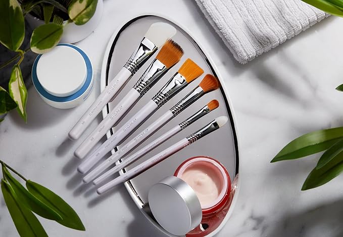 Sigma Beauty S15 Gel Mask Skincare Brush –Skincare Tool for Applying Skincare Products to Face and Skin, Silicone Face Mask Brush Applicator for Gel Mask Products (1 Pc)