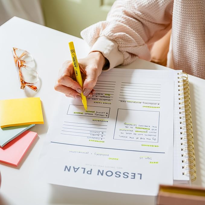 BIC Brite Liner Highlighters, Chisel Tip, 12-Count Pack of Yellow Highlighters, Ideal Highlighter Set for Organizing and Coloring