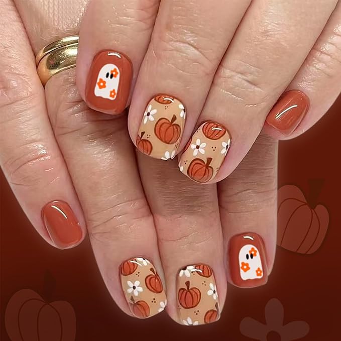 Halloween Press on Nails Short Square Fall Nails Pumpkin Ghost Fake Nails with Flower Designs Full Cover False Nails Cute Halloween Acrylic Nails for Women Manicure Decorations 24Pcs