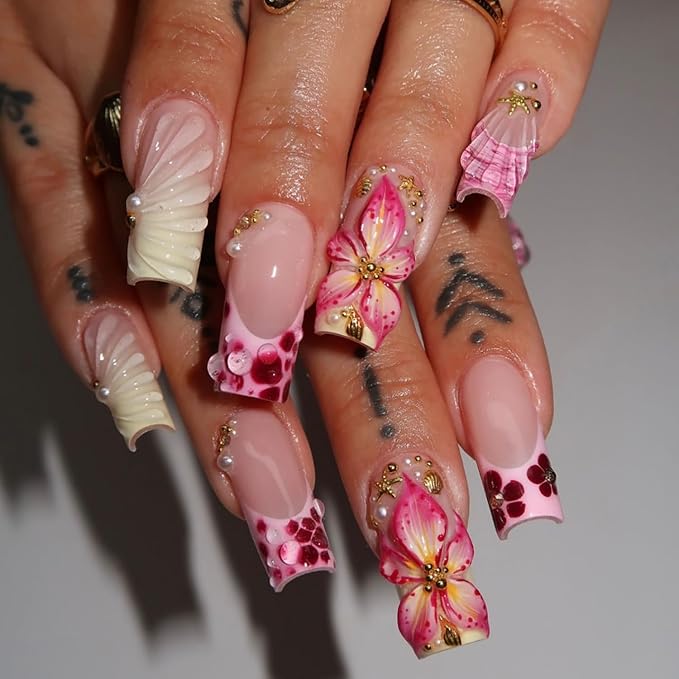 24Pcs Summer Press on Nails Medium Square Fake Nails with Pearl Rhinestones Designs Gold Starfish Seashell Glue on Nails 3D Flower Acrylic Nails Beach False Nails French Tip Stick on Nails for Women