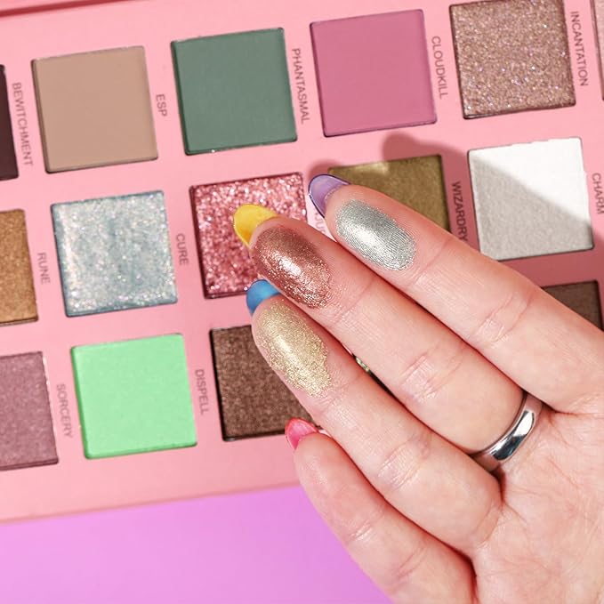 18 Colors Eyeshadow Palette With 7 pcs Soft