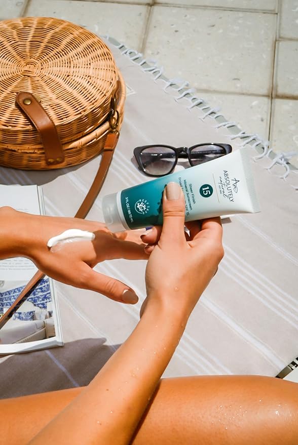 Absolutely Natural - SPF 15 Mineral Sunscreen - Broad Spectrum Water Resistant Moisturizer Lotion For Body & Face - With Non-Nano Zinc Oxide, Vitamin E, & Antioxidants - Made in USA, 3 Oz