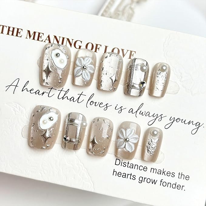 30Pcs Short Press on Nails Square Fake Nails with Gem Rhinestones Design White Flower False Nails Silver Star Line Acrylic Nail Autumn Glue on Nail Reusable Glitter Stick on Nails for Women Manicure