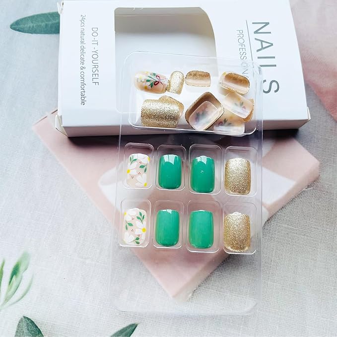 24pcs Short Press on Nails Square Fake Nails Cute Flowers Glue on Nails with Gold Glitter Design Green Full Cover False Nails Spring Summer Stick on Nails for Women Girls Glossy Acrylic Manicure Salon