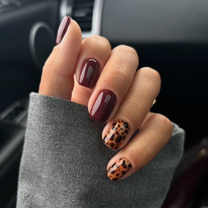 Short Fake Nails Square Press on Nails Brown False Nails with Leopard Print Design Full Cover Acrylic Nails Artificial Stick on Nails Glue on Nails for Women Holiday Nails 24Pcs