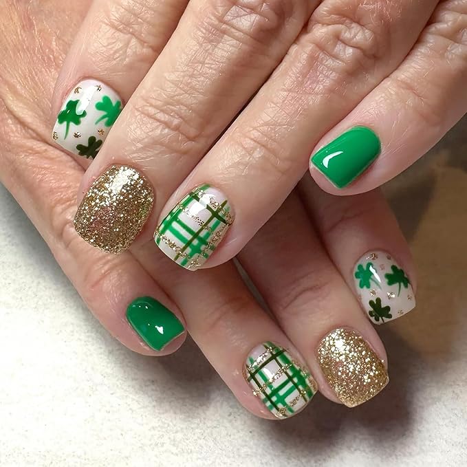 24Pcs St. Patrick's Day Press on Nails Short Square Fake Nails Green Shamrock Design Gold Glitter Artificial Nails Full Cover Glue on Nails Irish False Nails Stick on Nails for Women Acrylic Nails