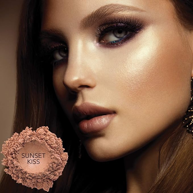 BellaTerra Cosmetics Mineral Bronzer – Travel Compact Vegan Tanning Contour Powder for Face & Body – Soft Synthetic Bristles for Smooth Foundation, Powder (Sunset Kiss)