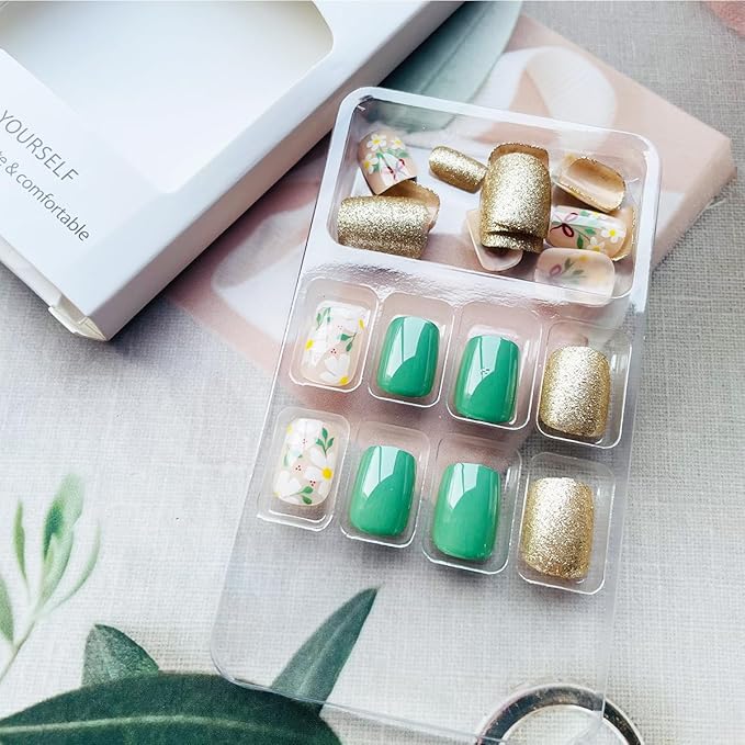 24pcs Short Press on Nails Square Fake Nails Cute Flowers Glue on Nails with Gold Glitter Design Green Full Cover False Nails Spring Summer Stick on Nails for Women Girls Glossy Acrylic Manicure Salon