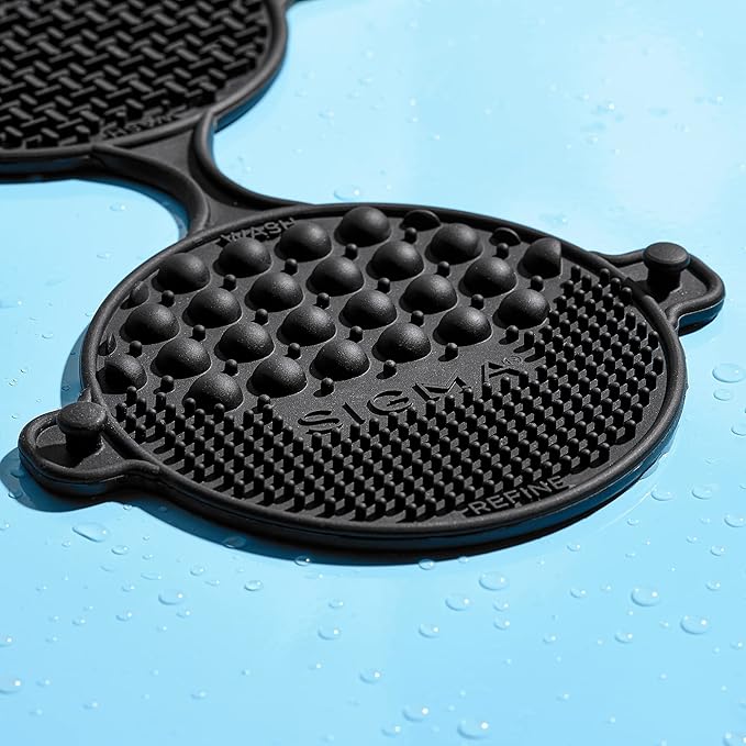 Sigma Beauty - Palmat® - Makeup Brush Cleaner - Perfect for Travel and On the Go - Palm Sized - Black