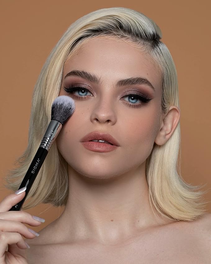 Sigma Beauty Soft Focus Setting Powder – Silky Smooth, Lightweight Loose Setting Powder for Setting Makeup, Blurring Powder Reduces the Look of Pores, Lines & Wrinkles (Vanilla Bean, Ivory Matte)