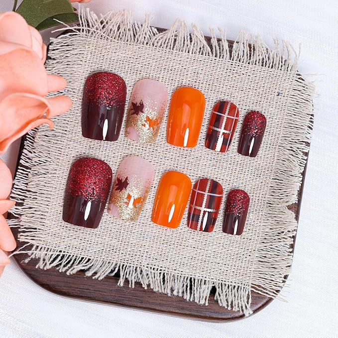24Pcs Fall Press on Nails Short Maple Leaf Fake Nails Autumn Brown Plaid Square Glue on Nails Leaves Full Cover Artificial Stick on Nails Glitter Gold Foil Thanksgiving False Nails for Women DIY