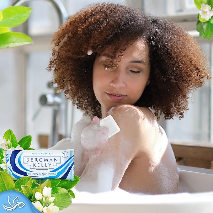 BERGMAN KELLY Hotel Toiletries Bundle (White Tea, 1 oz each, 100 Pieces) 4-Piece Set: 25 Rectangular Bar Soap, 25 Shampoo, 25 Conditioner & 25 Body Lotion - Bulk Mini Guest Amenities