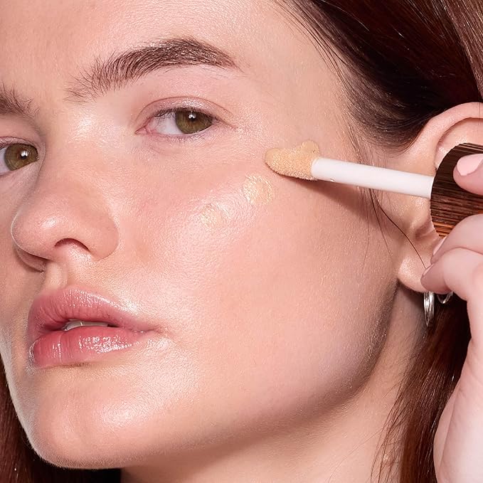 MCoBeauty - Flawless Glow Luminous Skin Filter - 4 Medium Shade - 4-in-1 Multi-Use Formula that Contains Squalane - Includes Doe Foot Applicator - Liquid Illuminator