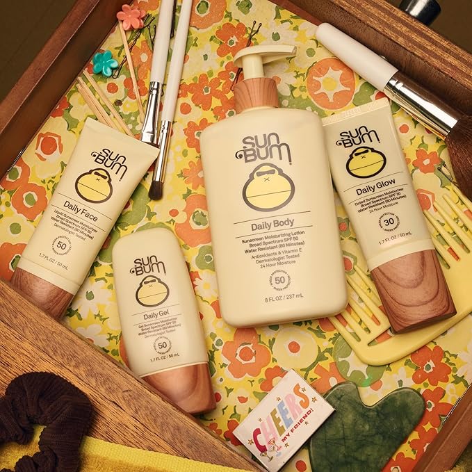 Sun Bum Daily SPF 30 Glow Sunscreen Face Lotion - Moisturizing Facial Sunscreen - Tinted - Dewy Finish - Hawaii 104 Act Compliant (Made without Octinoxate & Oxybenzone) - Travel Size - 1.7 oz