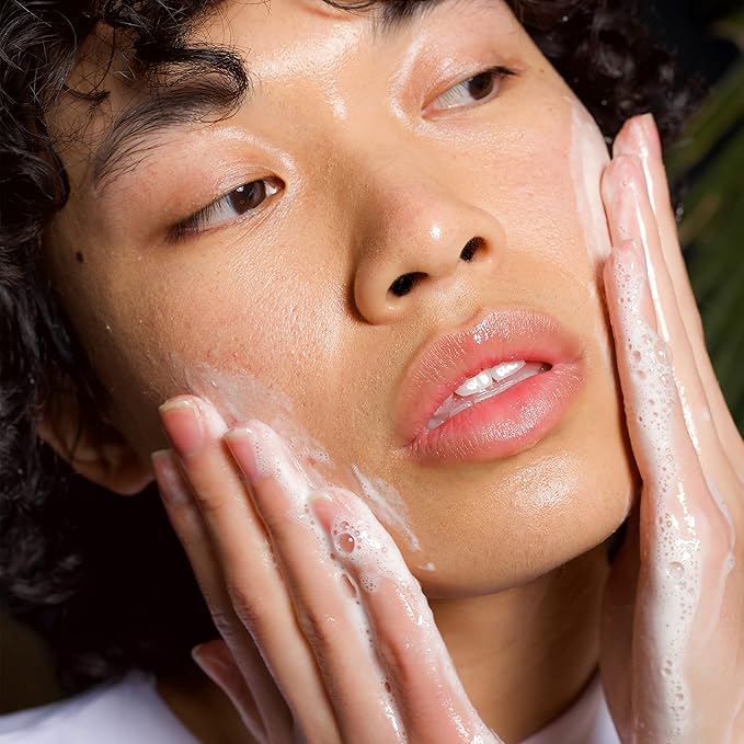 good light Cosmic Dew Water Cleanser. Celestial Gel-to-Foam Face Wash Cleanser. Made with Glycerin and Hyaluronic Acid. Hydrating, Sensitive Skin Safe Korean Skin Care. (3.38 fl oz)