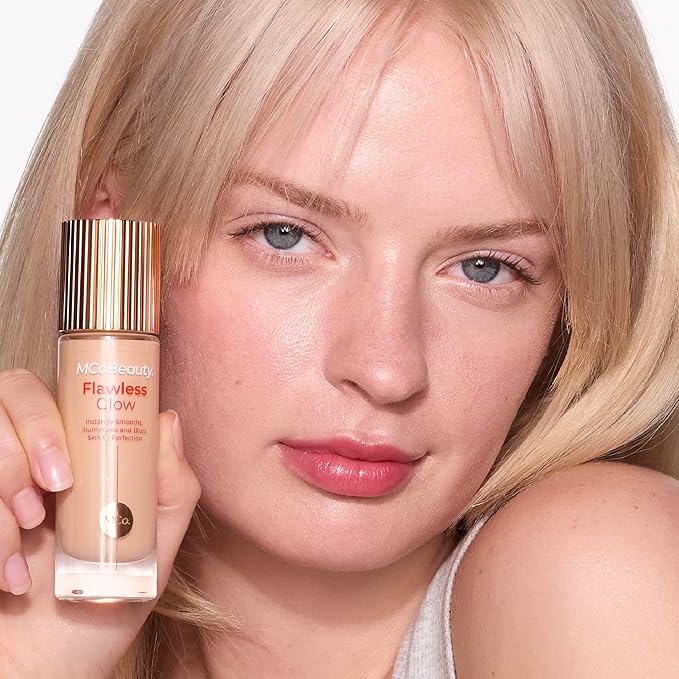 MCoBeauty - Flawless Glow Luminous Skin Filter - 2.5 Fair Shade - 4-in-1 Multi-Use Formula that Contains Squalane - Includes Doe Foot Applicator - Liquid Illuminator