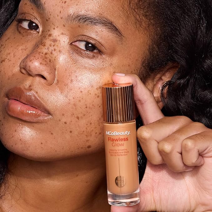 MCoBeauty - Flawless Glow Luminous Skin Filter - Natural Medium Shade - 4-in-1 Multi-Use Formula that Contains Squalane - Includes Doe Foot Applicator - Liquid Illuminator